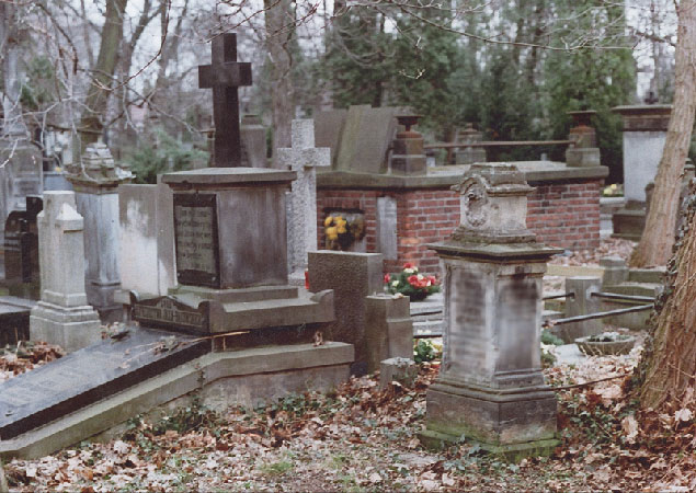 Konserwacje i rekonstrukcje zabytkowych rze�b i nagrobk�w