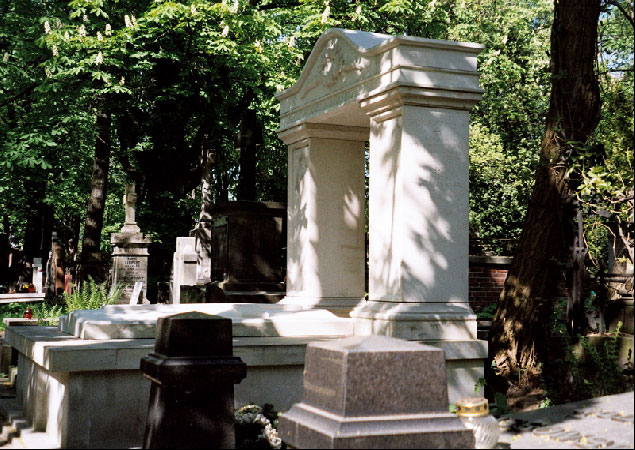 Konserwacje i rekonstrukcje zabytkowych rze�b i nagrobk�w