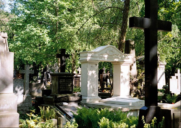 Konserwacje i rekonstrukcje zabytkowych rze�b i nagrobk�w