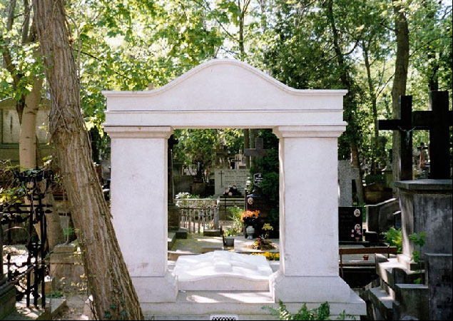 Konserwacje i rekonstrukcje zabytkowych rze�b i nagrobk�w