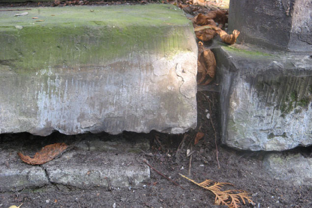 Konserwacje i rekonstrukcje zabytkowych rze�b i nagrobk�w