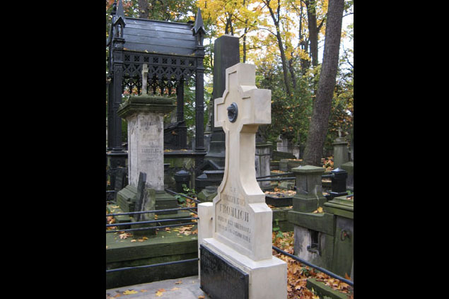 Konserwacje i rekonstrukcje zabytkowych rze�b i nagrobk�w