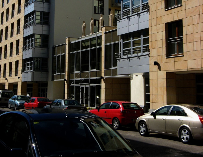 Konserwacje i rekonstrukcje zabytkowych rze�b i nagrobk�w