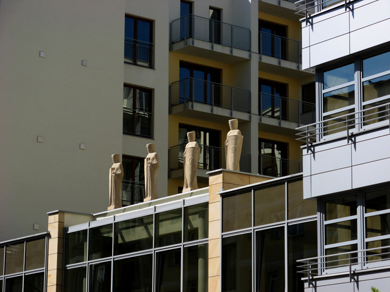 Konserwacje i rekonstrukcje zabytkowych rze�b i nagrobk�w