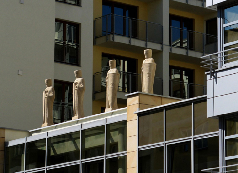 Konserwacje i rekonstrukcje zabytkowych rze�b i nagrobk�w