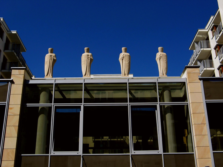 Konserwacje i rekonstrukcje zabytkowych rze�b i nagrobk�w