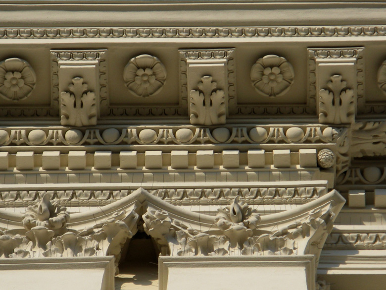 Konserwacje i rekonstrukcje zabytkowych rze�b i nagrobk�w