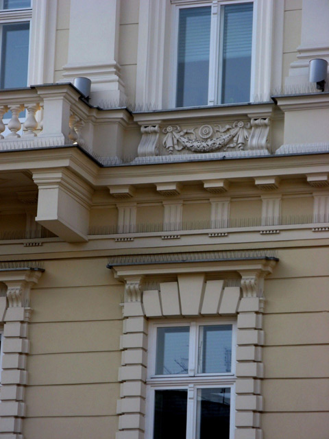 Konserwacje i rekonstrukcje zabytkowych rze�b i nagrobk�w