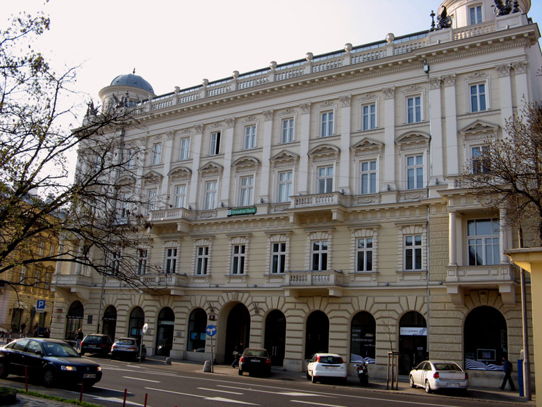 Konserwacje i rekonstrukcje zabytkowych rze�b i nagrobk�w