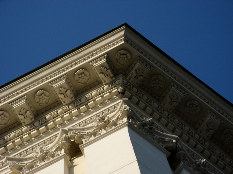 Konserwacje i rekonstrukcje zabytkowych rze�b i nagrobk�w