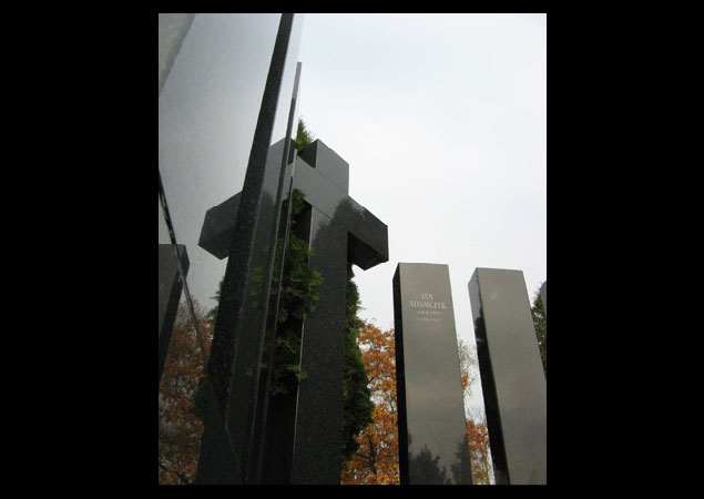 Konserwacje i rekonstrukcje zabytkowych rze�b i nagrobk�w